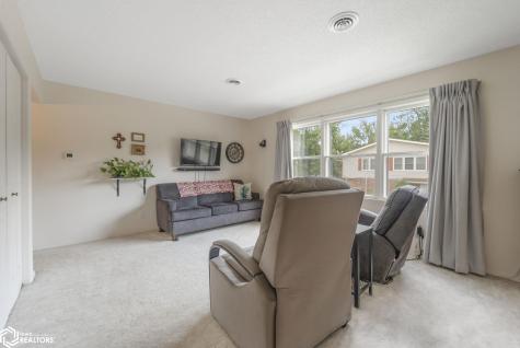 1008 Ellis Drive Apt #6 Charles City IA 50616