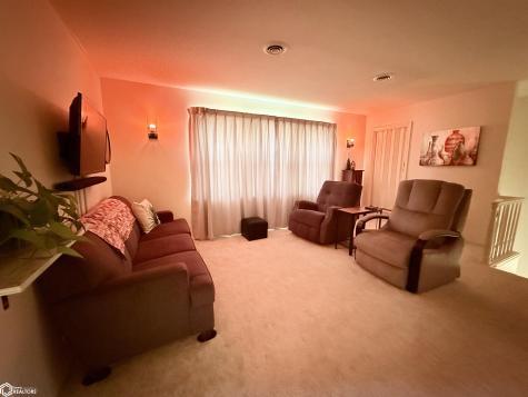 1008 Ellis Drive Apt #6 Charles City IA 50616