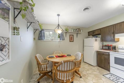 1008 Ellis Drive Apt #6 Charles City IA 50616