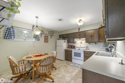 1008 Ellis Drive Apt #6 Charles City IA 50616