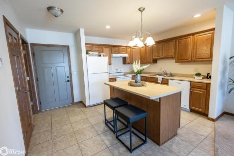809 7th Ave N #211 Clear Lake IA 50428