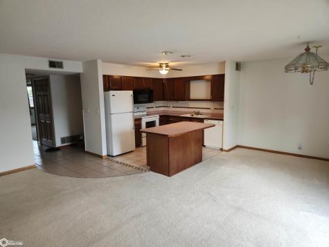 660 Briarstone Drive Unit #5 Mason City IA 50401