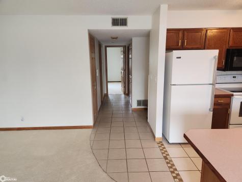 660 Briarstone Drive Unit #5 Mason City IA 50401