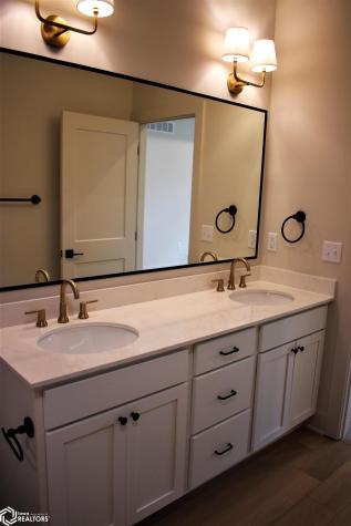 2352 River Road Iowa Falls IA 50126