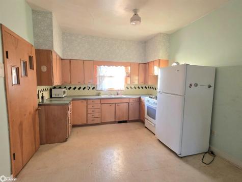 16115 Portland Avenue Mason City IA 50401