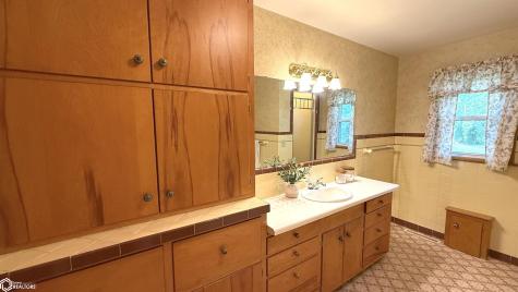 1713 4th Street SW Mason City IA 50401