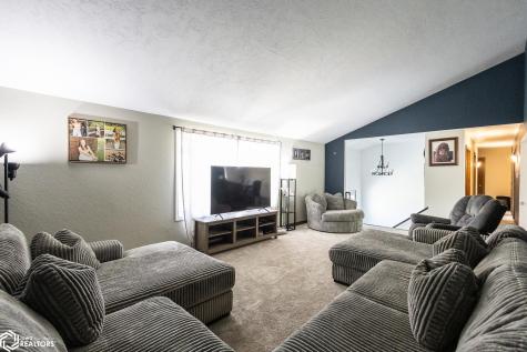 912 9th Street NE Belmond IA 50421