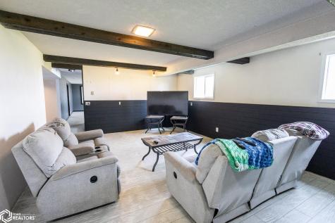 912 9th Street NE Belmond IA 50421