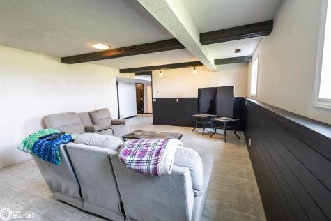 912 9th Street NE Belmond IA 50421