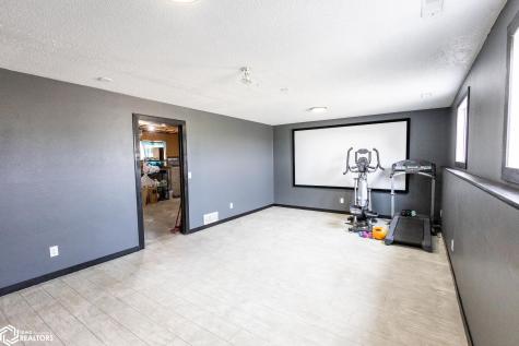 912 9th Street NE Belmond IA 50421