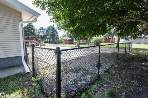 912 9th Street NE Belmond IA 50421