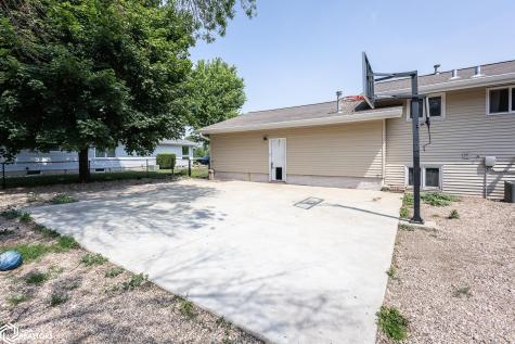 912 9th Street NE Belmond IA 50421