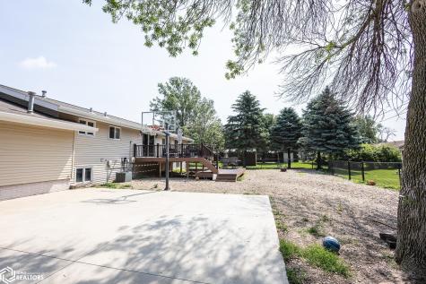 912 9th Street NE Belmond IA 50421
