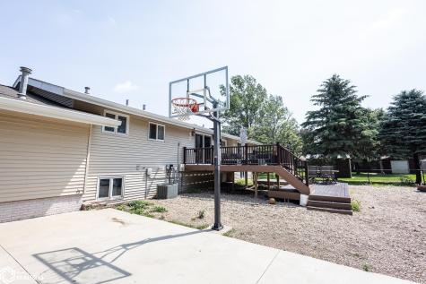 912 9th Street NE Belmond IA 50421