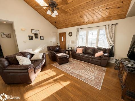1279 Reed Avenue Belmond IA 50421