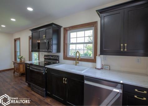 716 1st Avenue NE Hampton IA 50441