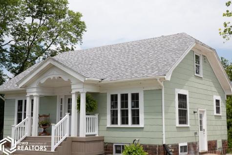 716 1st Avenue NE Hampton IA 50441