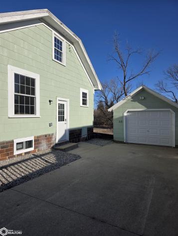 716 1st Avenue NE Hampton IA 50441