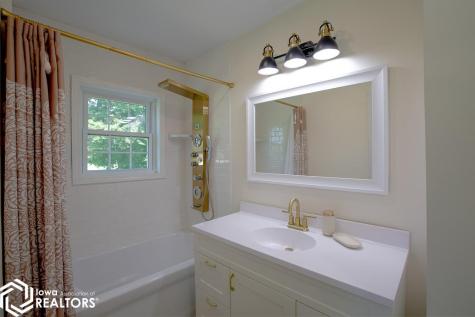 716 1st Avenue NE Hampton IA 50441