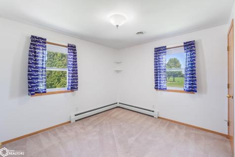 42 33rd Street SE Mason City IA 50401