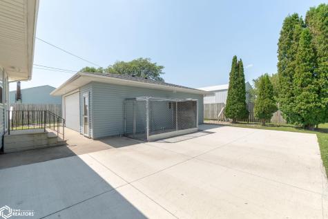 42 33rd Street SE Mason City IA 50401