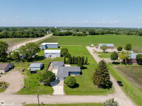 42 33rd Street SE Mason City IA 50401