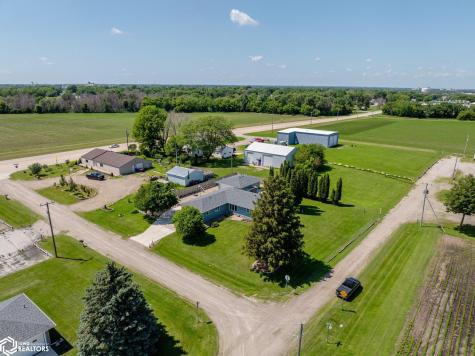 42 33rd Street SE Mason City IA 50401