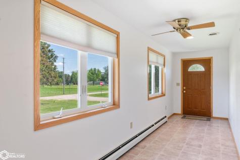 42 33rd Street SE Mason City IA 50401