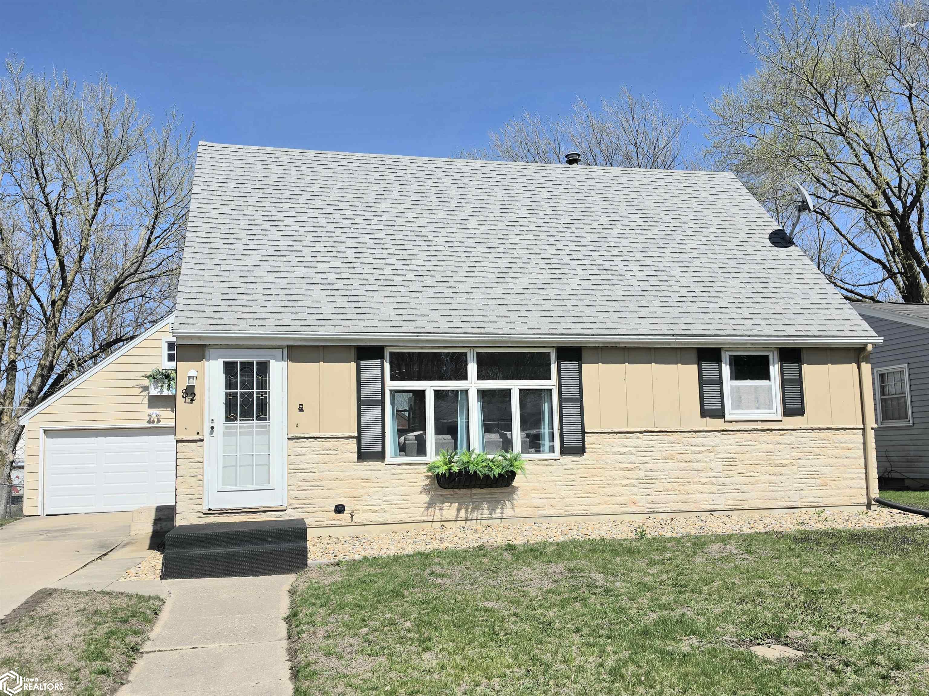 82 Sunny Circle Mason City IA 50401