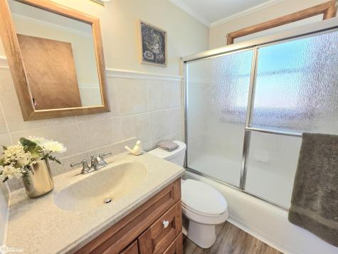82 Sunny Circle Mason City IA 50401