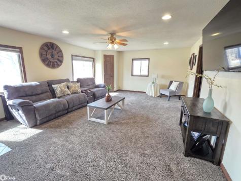 82 Sunny Circle Mason City IA 50401