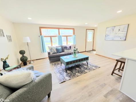 82 Sunny Circle Mason City IA 50401