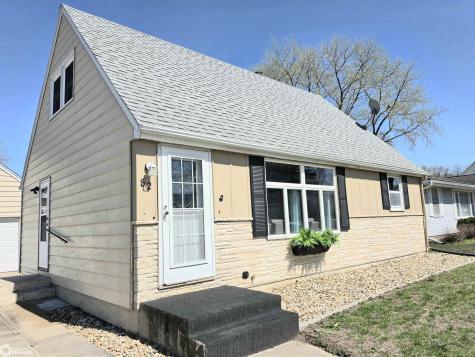 82 Sunny Circle Mason City IA 50401