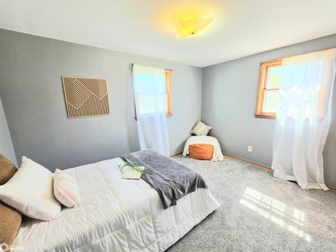 82 Sunny Circle Mason City IA 50401