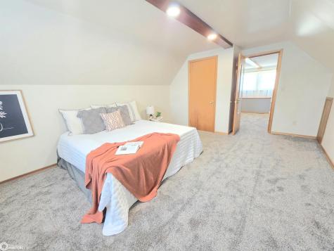 82 Sunny Circle Mason City IA 50401