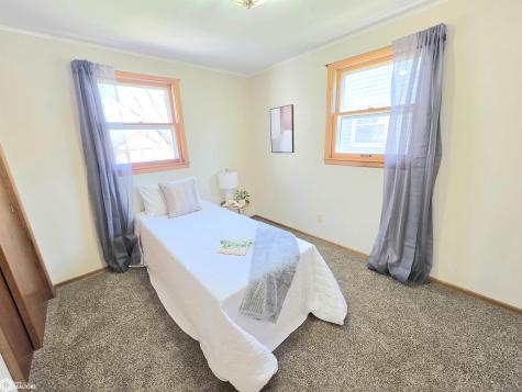 82 Sunny Circle Mason City IA 50401