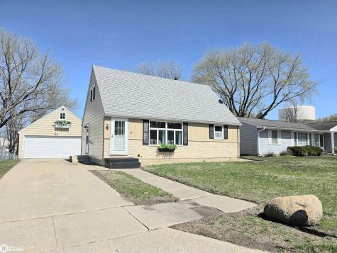 82 Sunny Circle Mason City IA 50401