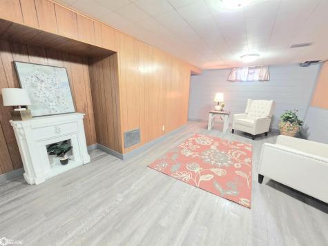 82 Sunny Circle Mason City IA 50401