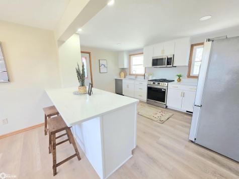 82 Sunny Circle Mason City IA 50401