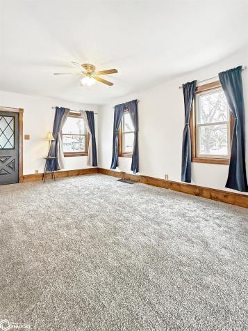 114 4th Street SE Hampton IA 50441