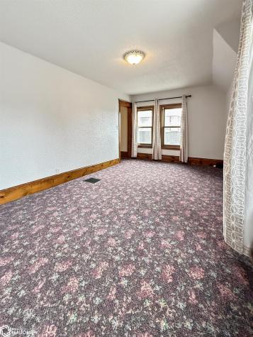 114 4th Street SE Hampton IA 50441