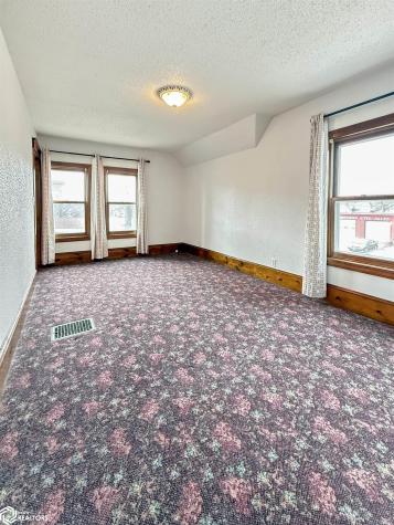 114 4th Street SE Hampton IA 50441