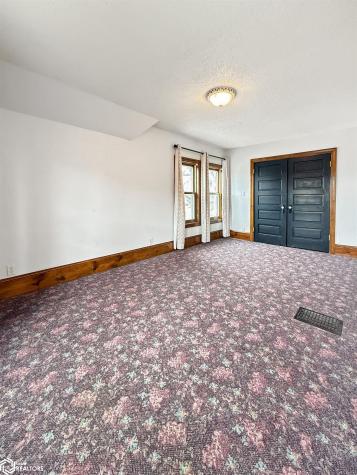 114 4th Street SE Hampton IA 50441