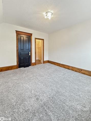 114 4th Street SE Hampton IA 50441