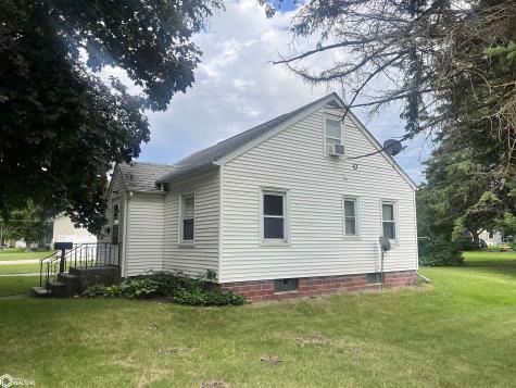 817 Pierce Iowa Falls IA 50126