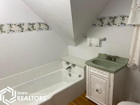 311 7th Street NW Mason City IA 50401
