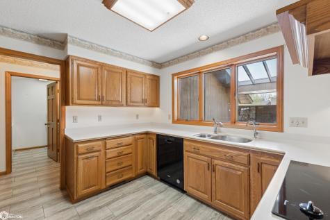 102 34th Street W Clear Lake IA 50428