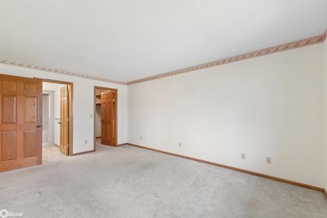 102 34th Street W Clear Lake IA 50428