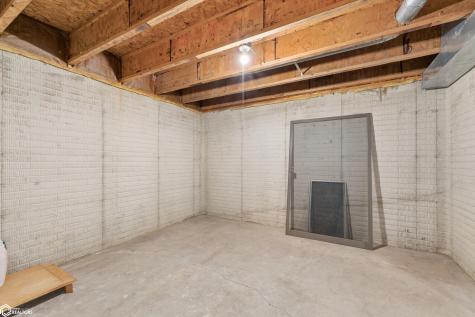 102 34th Street W Clear Lake IA 50428