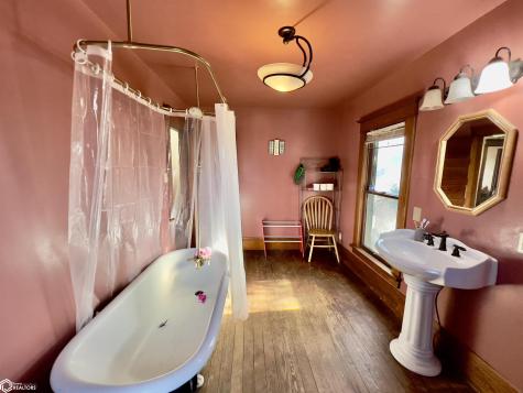 1602 Clark Street Charles City IA 50616